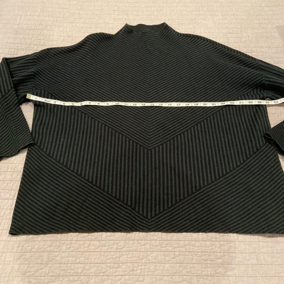 Tahari Textured Mock Neck Sweater – Green/Black – Size 2X - Picture 6 of 8